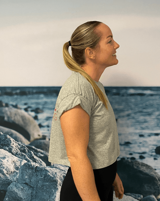 GRETTEL Crop top grå